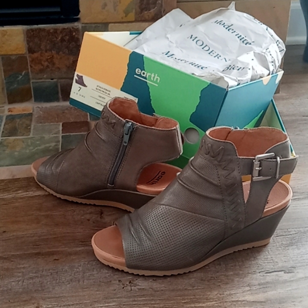 Earth Attalea Bonaire wedge sandle